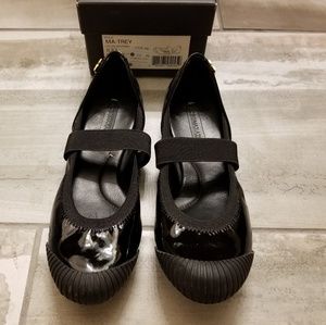 BCBGMaxazria black patent shoe
